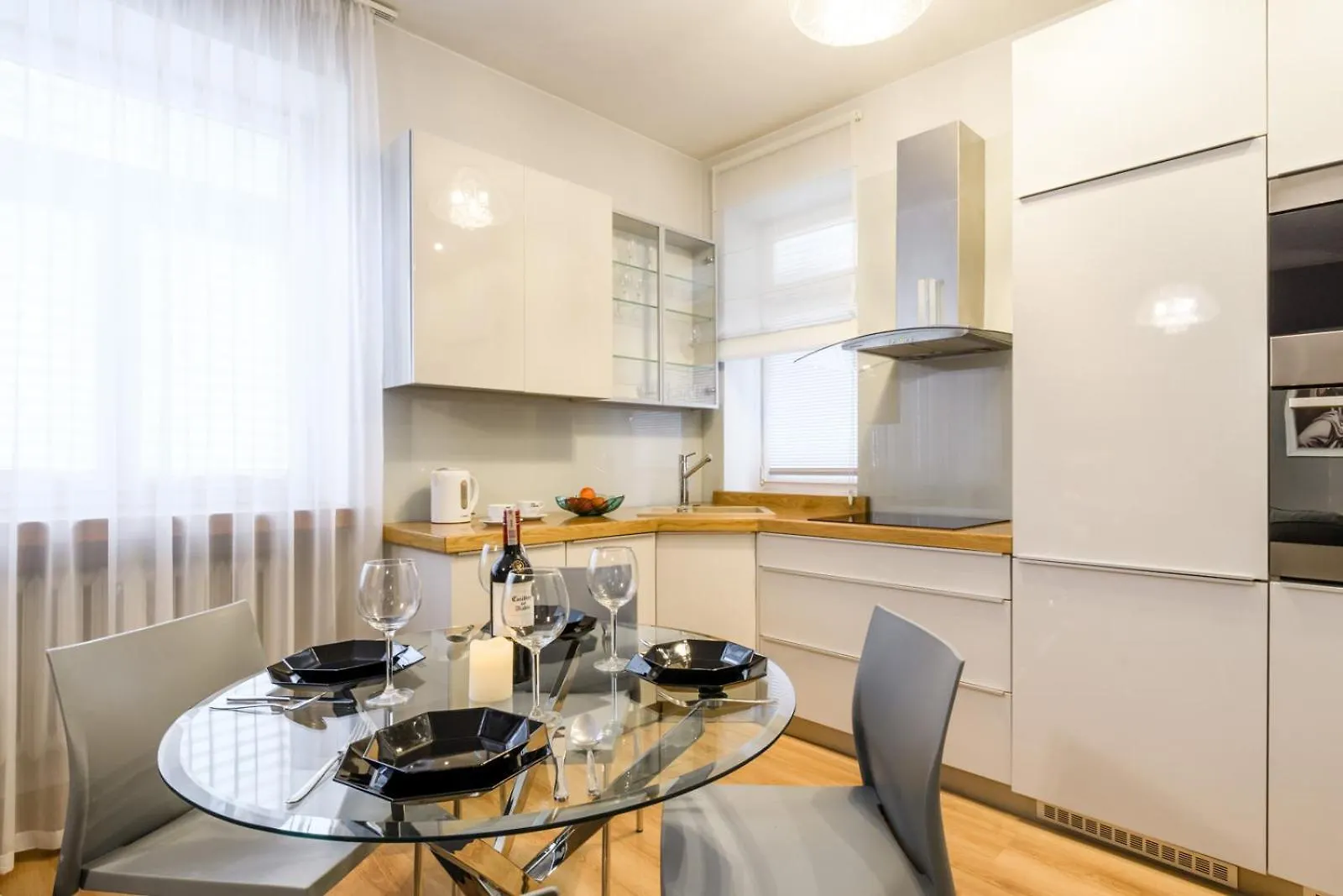 Centrum Apartment Old Town Warsaw Stare Miasto Historyczna Kamienica Umiejscowiona W Zabytkowej Czesci Warszawy Obok Parku Multimedialnego I Barbakanu Parking 24H Sniadanie Opcjonaln Breakfast Optional Check In From 14 Pm Parter Ground Floor