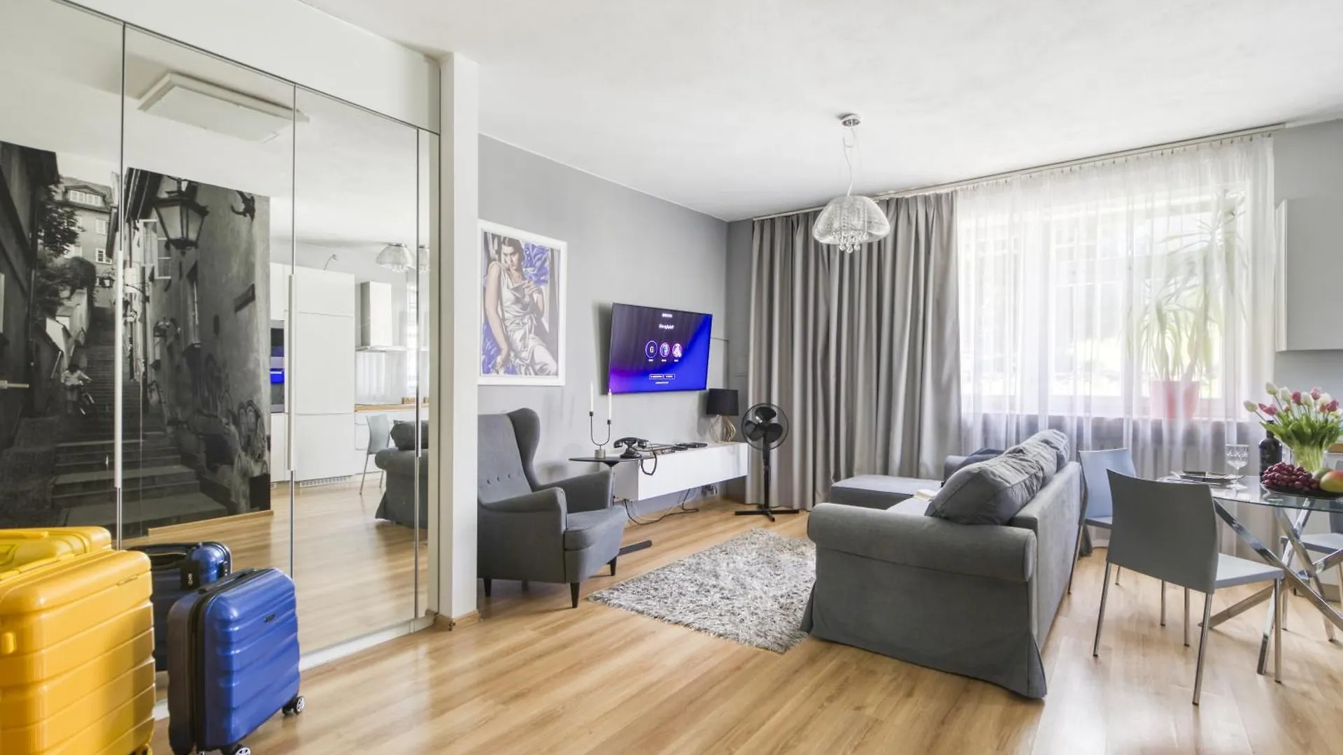 Centrum Apartment Old Town Warsaw Stare Miasto Historyczna Kamienica Umiejscowiona W Zabytkowej Czesci Warszawy Obok Parku Multimedialnego I Barbakanu Parking 24H Sniadanie Opcjonaln Breakfast Optional Check In From 14 Pm Parter Ground Floor
